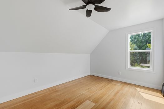 30-546 NE Stanton St - -044