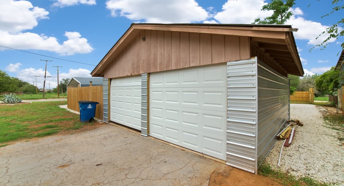 Attached vs Detached Garages