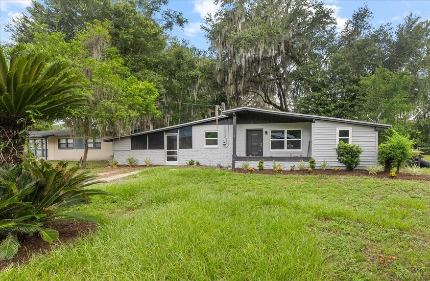 02-982 Granville Rd,-2