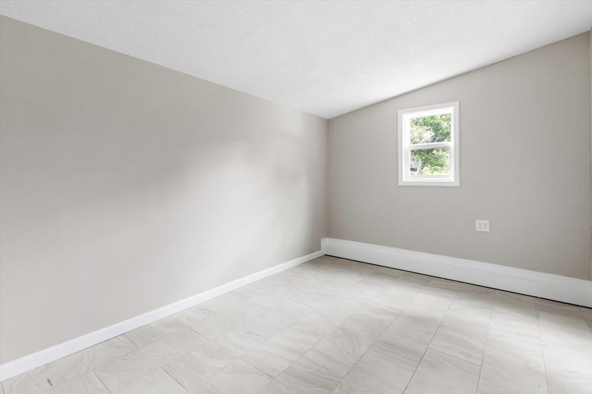 10-982 Granville Rd,-10