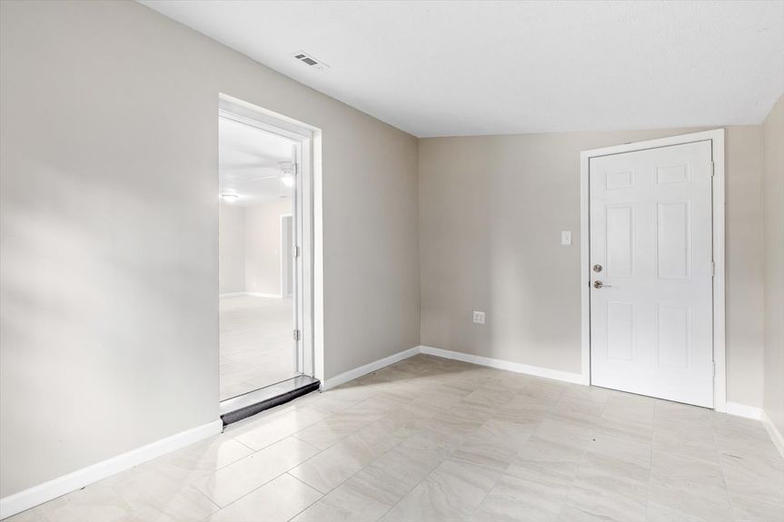 11-982 Granville Rd,-11