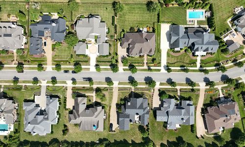 The New Rules of Comparing Homes in a High-Information Market