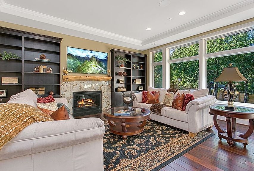 10020 NE 21st St – Bellevue Living-room-1