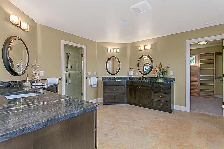 10020 NE 21st St – Bellevue Master-Bath-2