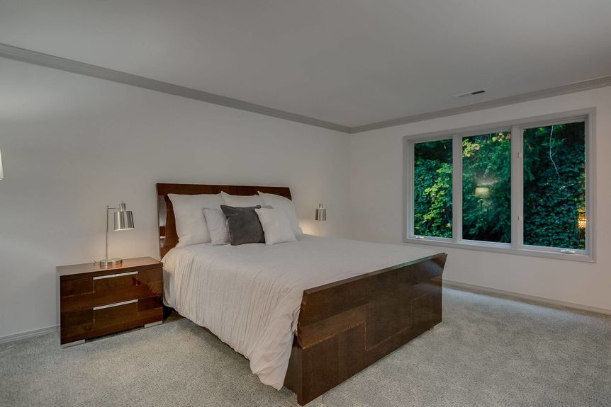 18009 SE 40th Pl – Bellevue – 019-Upper-Master