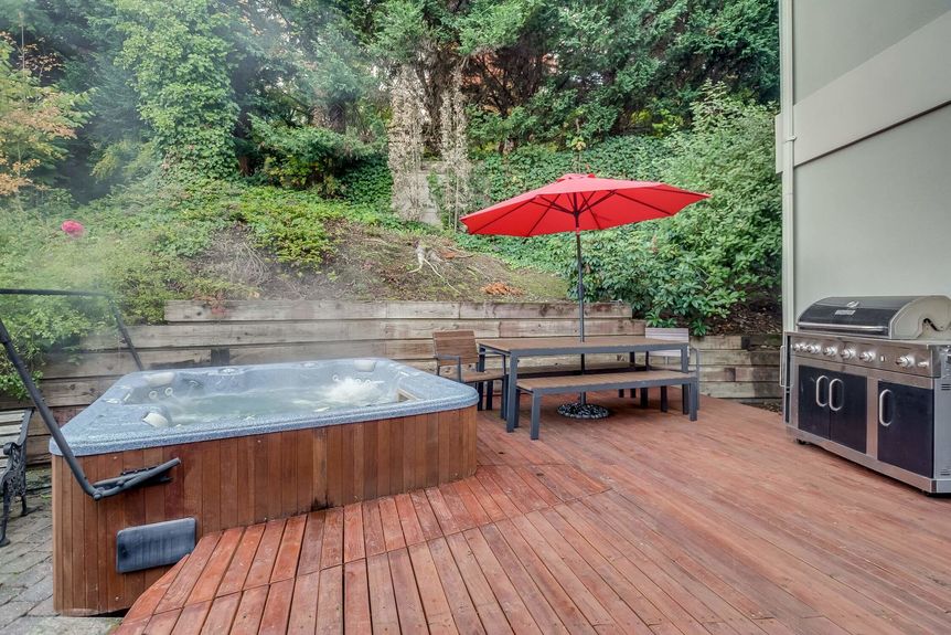 18009 SE 40th Pl – Bellevue – 025-Patio-2