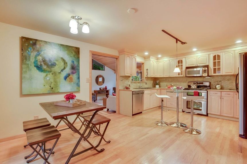 6109 120th Pl NE – Kirkland – 011-Breakfast-Kitchen