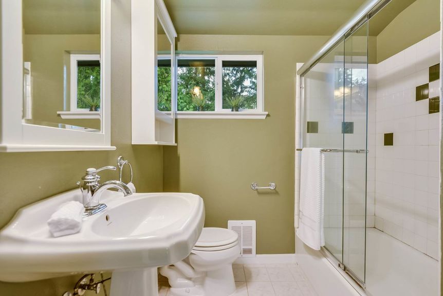 6109 120th Pl NE – Kirkland – 014-Master-Bathroom