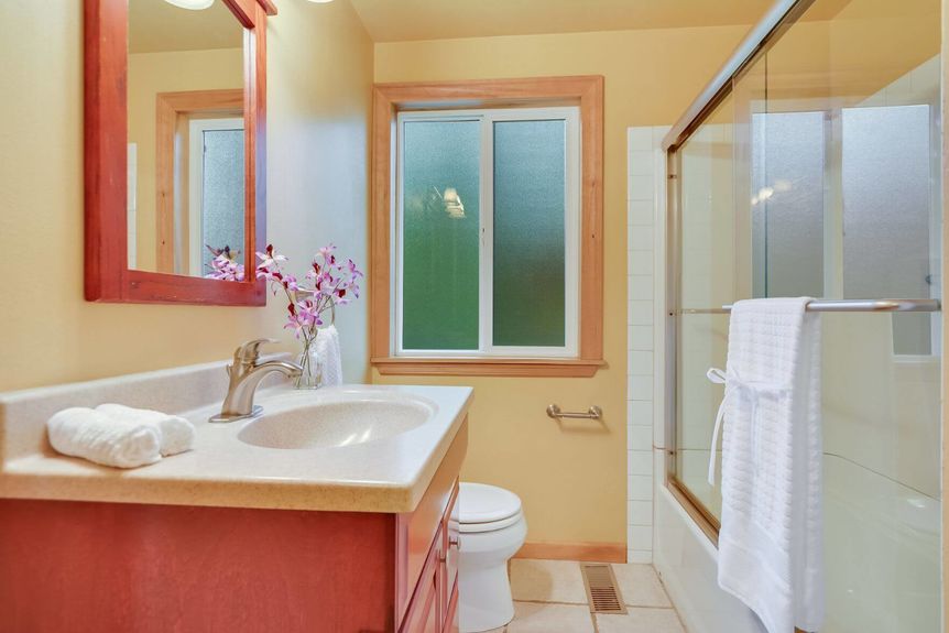 6109 120th Pl NE – Kirkland – 018-2nd-Bathroom