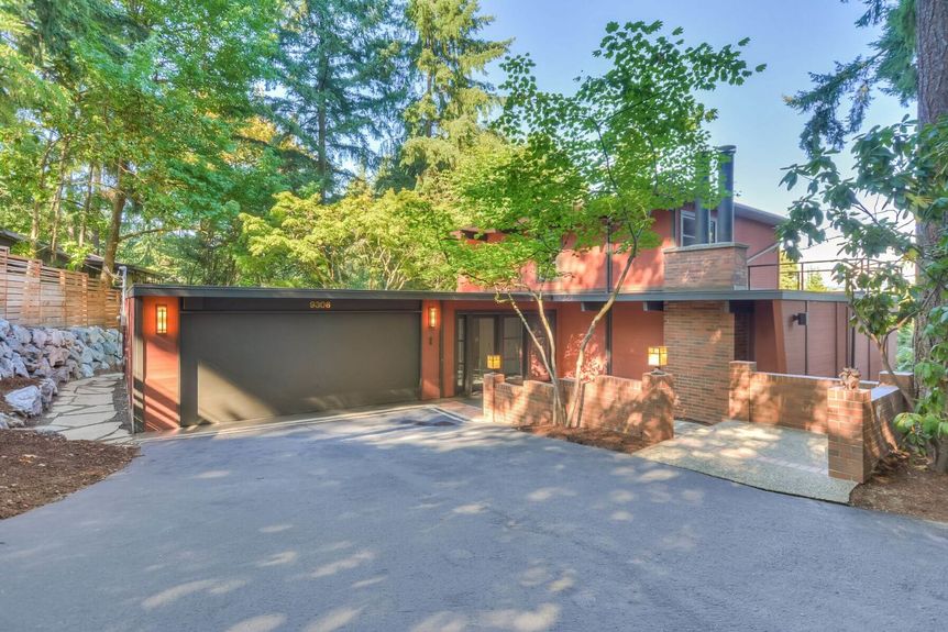 9306 72n St &#8211; Mercer Island &#8211; 001-Front