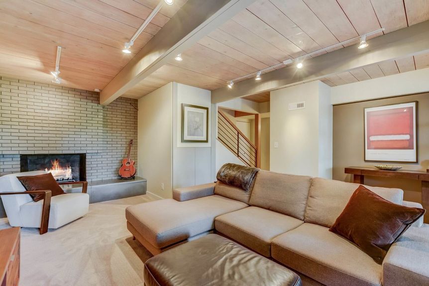 9306 72n St &#8211; Mercer Island &#8211; 011-Family-Room-2