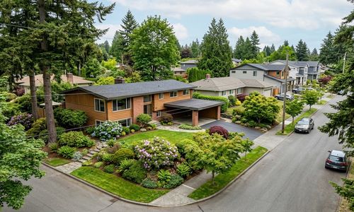 Living in Eastgate, Bellevue, WA: Housing Costs and Local Amenities