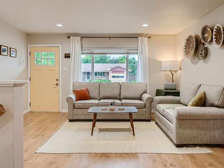 07 Living Room Feature