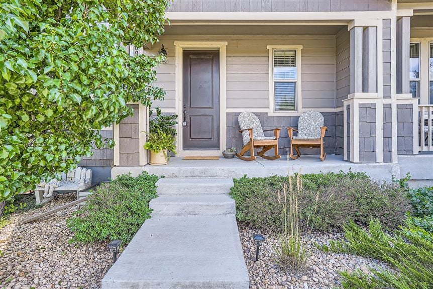 6979 Joyce Lane Unit A – Web Quality – 001 – 04 Exterior Front Entry