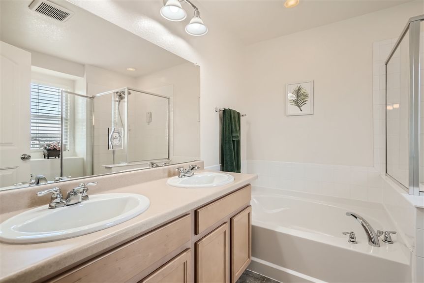 6979 Joyce Lane Unit A – Web Quality – 016 – 20 2nd Floor Primary Bathroom