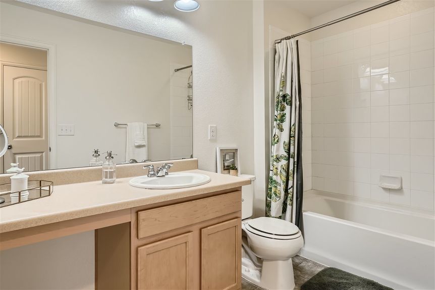 6979 Joyce Lane Unit A – Web Quality – 019 – 24 2nd Floor Bathroom