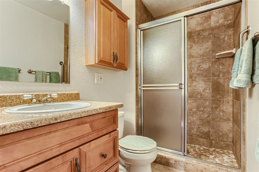 6600 Zang St – Web Quality – 019 – 22 Primary Bathroom