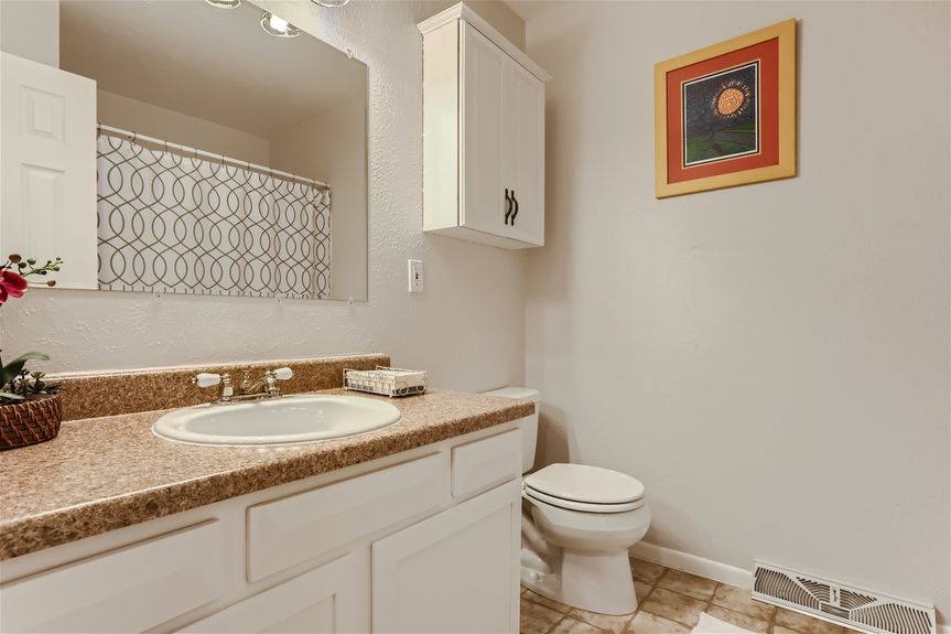 6600 Zang St – Web Quality – 021 – 26 Bathroom