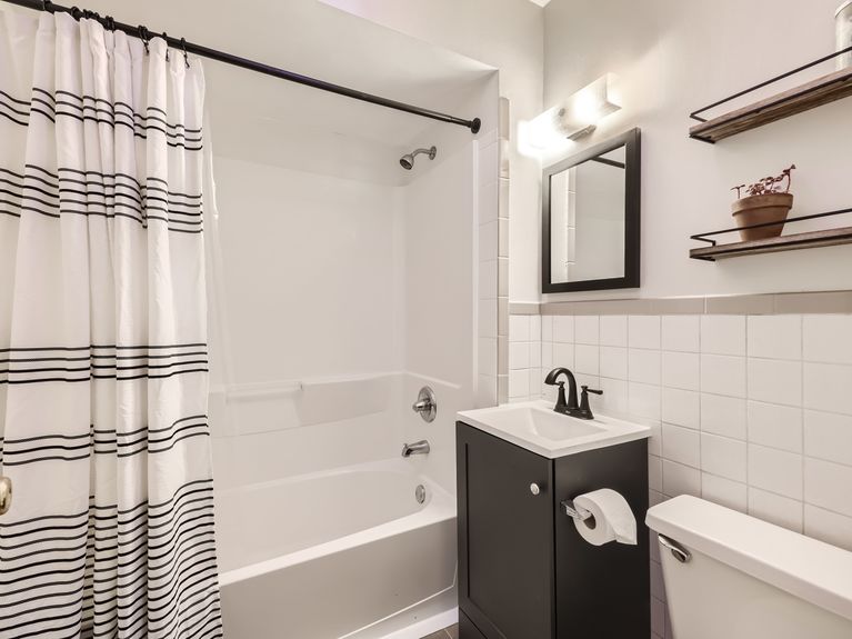 3269 W 53rd Ave Denver 12 Bathroom