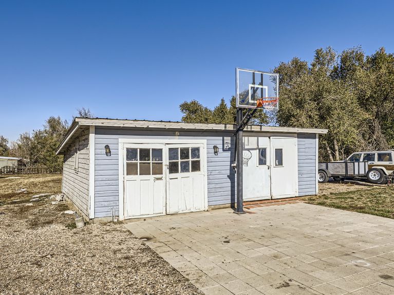 3269 W 53rd Ave Denver 23 Garage Exterior