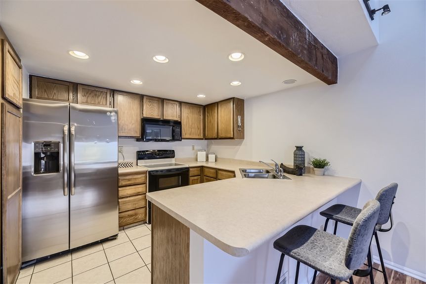 Lauryn Dempsey – 2685 s Dayton way Unit 93 – Web Quality – 015 – 09 Kitchen