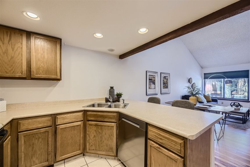 Lauryn Dempsey – 2685 s Dayton way Unit 93 – Web Quality – 016 – 10 Kitchen