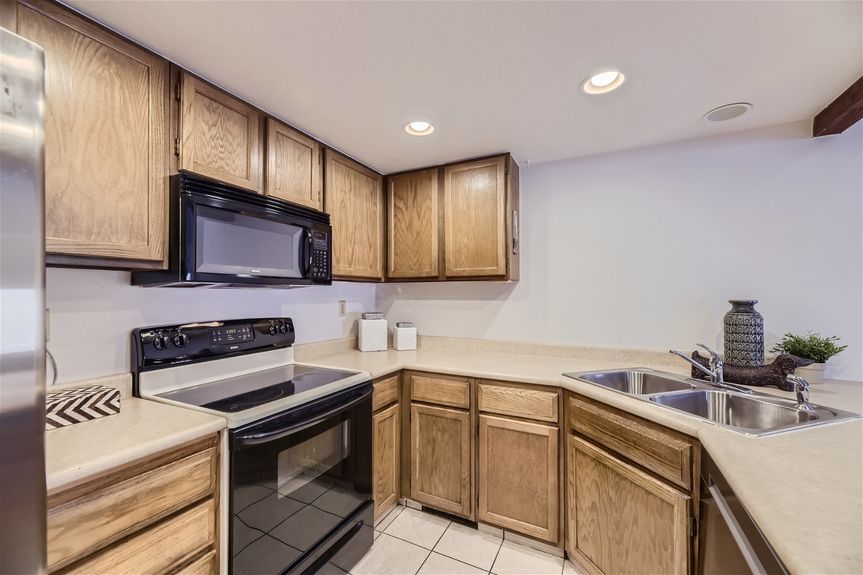 Lauryn Dempsey – 2685 s Dayton way Unit 93 – Web Quality – 018 – 12 Kitchen