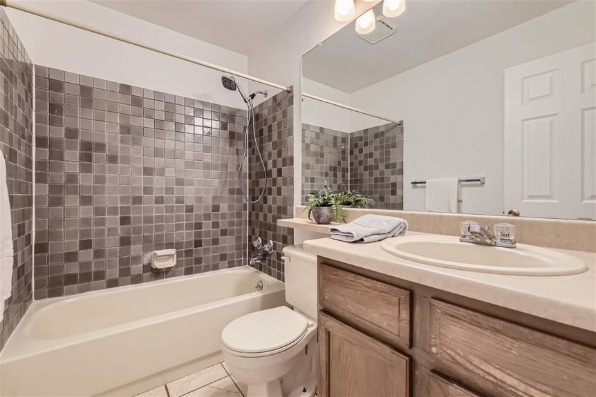 Lauryn Dempsey – 2685 s Dayton way Unit 93 – Web Quality – 021 – 16 Bathroom