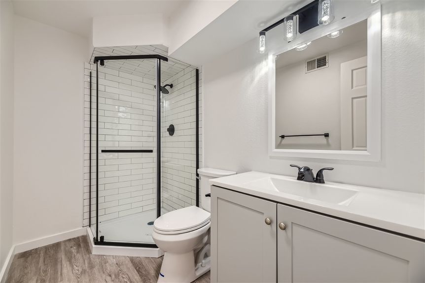 Lauryn Dempsey – 2685 s Dayton way Unit 93 – Web Quality – 030 – 26 Lower Level Bathroom