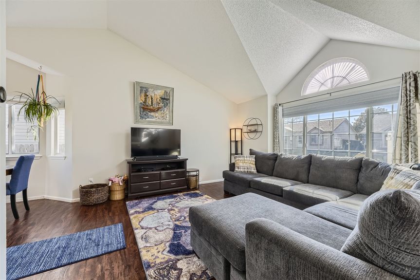 Lauryn Dempsey Dempsey Group Arvada Realtor48 N Quicksilver Ave &#8211; MLS Sized &#8211; 006 &#8211; 04 Living Room