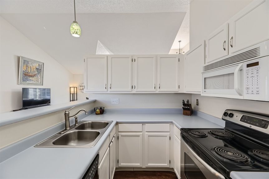 Lauryn Dempsey Dempsey Group Arvada Realtor48 N Quicksilver Ave &#8211; MLS Sized &#8211; 016 &#8211; 09 Kitchen