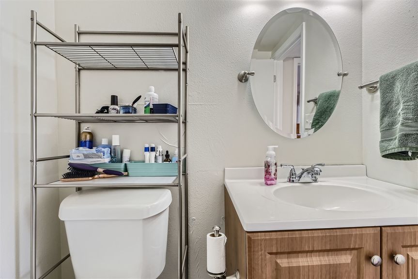 Lauryn Dempsey Dempsey Group Arvada Realtor48 N Quicksilver Ave &#8211; MLS Sized &#8211; 030 &#8211; 23 Lower Level Primary Bathroom