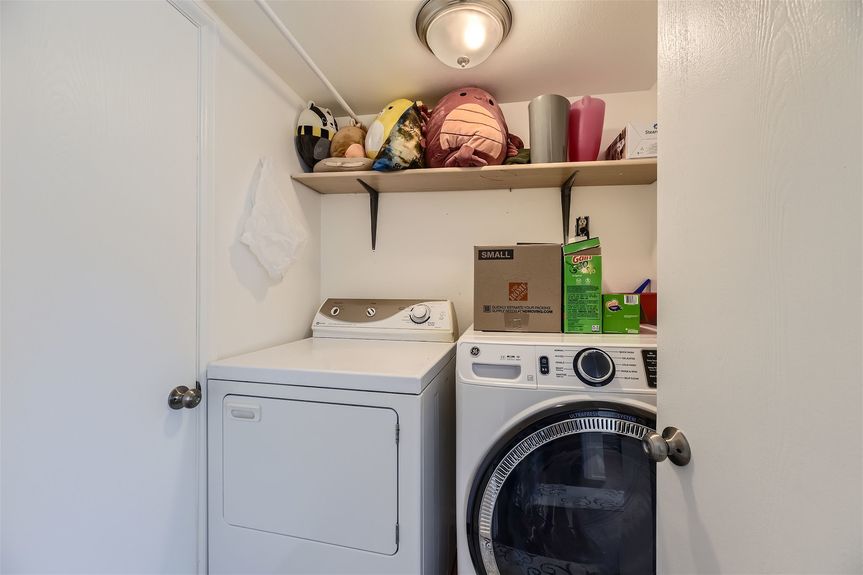 Lauryn Dempsey Dempsey Group Arvada Realtor48 N Quicksilver Ave &#8211; MLS Sized &#8211; 032 &#8211; 25 Lower Level Laundry Room