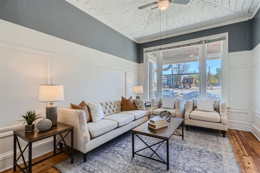 1439 Emerson St – Lauryn Dempsey Dempsey Group – 010 – 05 Living Room