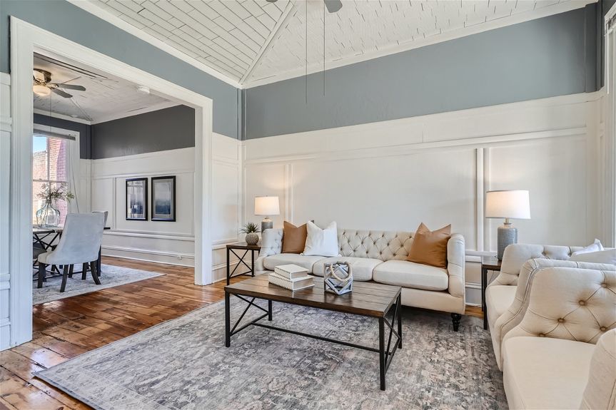 1439 Emerson St – Lauryn Dempsey Dempsey Group – 012 – 07 Living Room