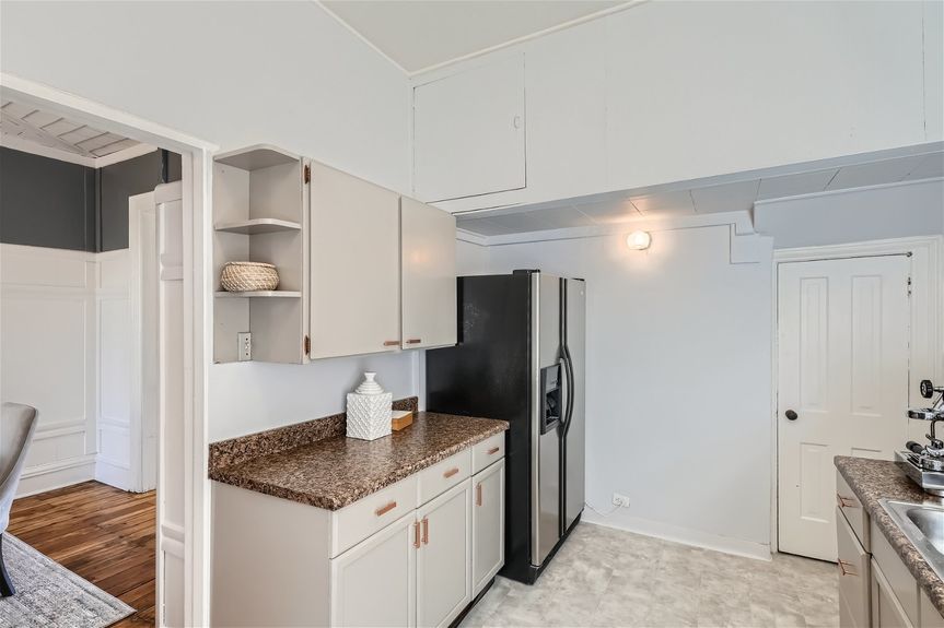 1439 Emerson St – Lauryn Dempsey Dempsey Group – 018 – 15 Kitchen