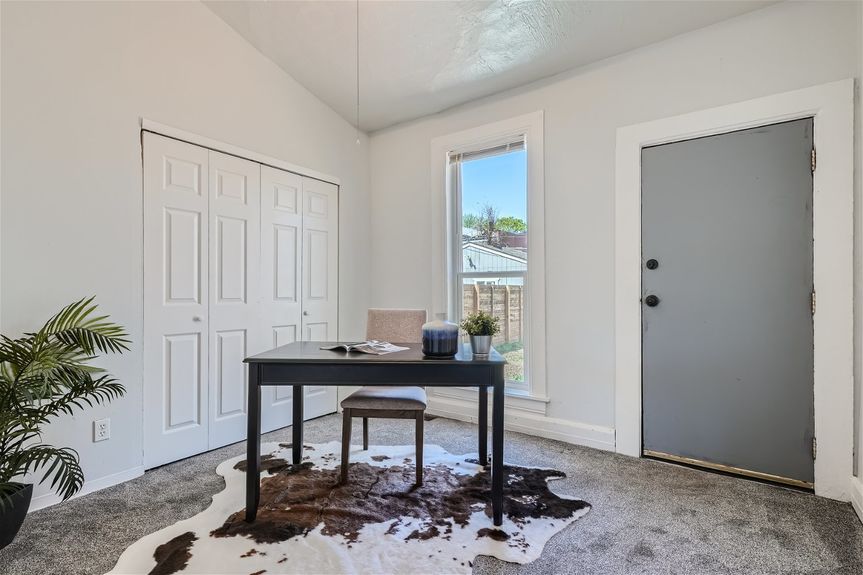 1439 Emerson St – Lauryn Dempsey Dempsey Group – 020 – 17 Office