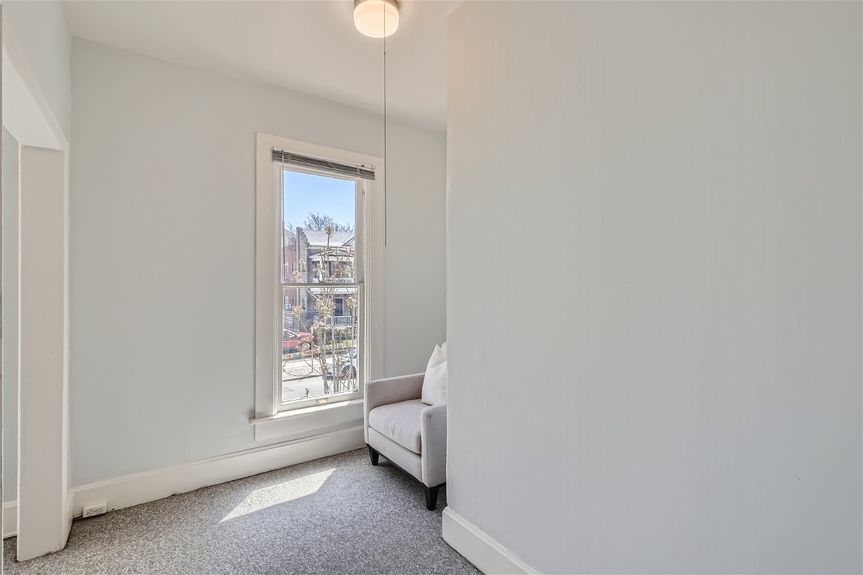 1439 Emerson St – Lauryn Dempsey Dempsey Group – 029 – 26 2nd Floor Lounge