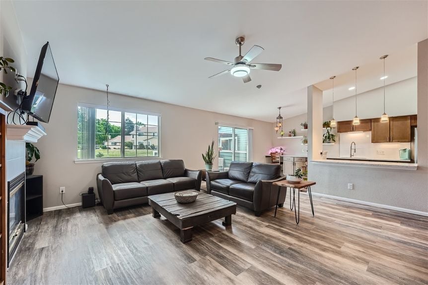 8408 everett way unit a &#8211; Lauryn Dempsey Dempsey Group &#8211; 009 &#8211; 08 Living Room