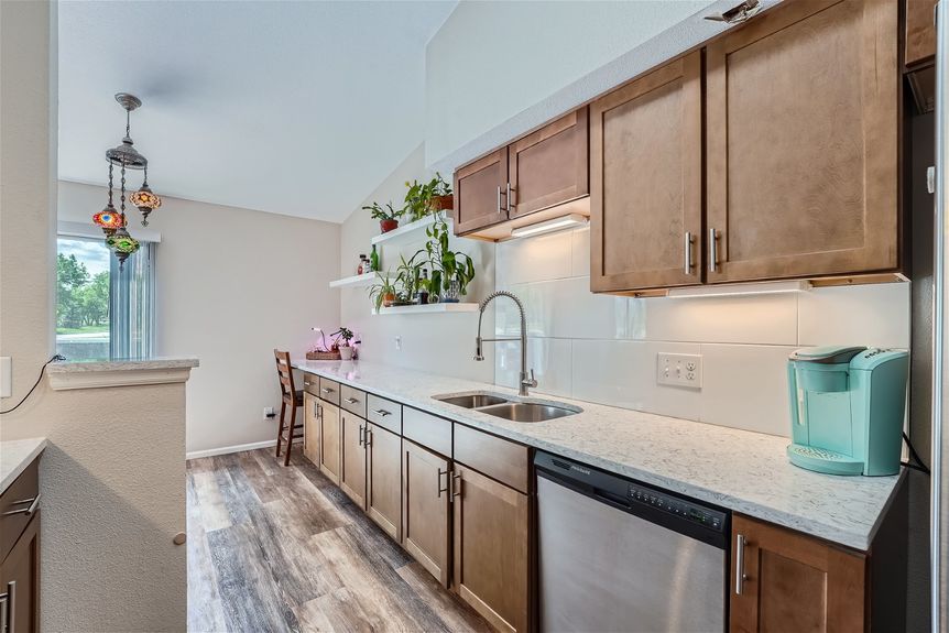 8408 everett way unit a &#8211; Lauryn Dempsey Dempsey Group &#8211; 012 &#8211; 14 Kitchen