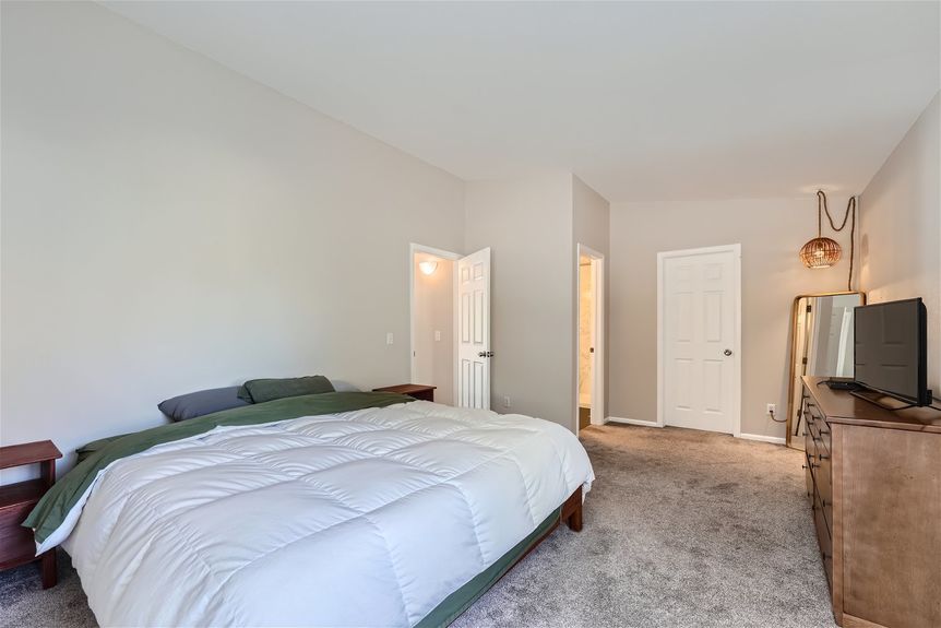 8408 everett way unit a &#8211; Lauryn Dempsey Dempsey Group &#8211; 020 &#8211; 22 Primary Bedroom