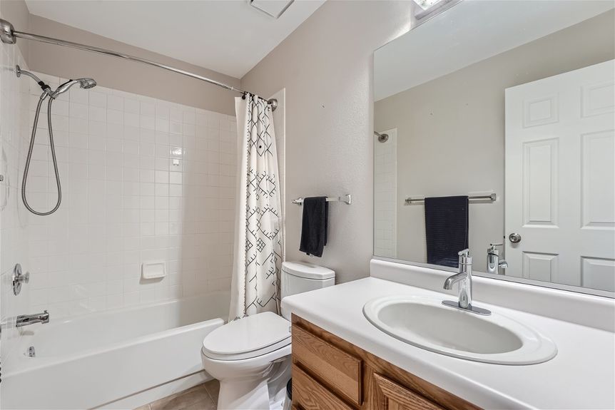 8408 everett way unit a &#8211; Lauryn Dempsey Dempsey Group &#8211; 025 &#8211; 27 Bathroom