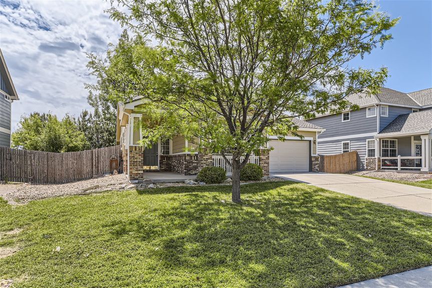 1344 n stratton avenue – Lauryn Dempsey Dempsey Group – 004 – 02 Exterior Front