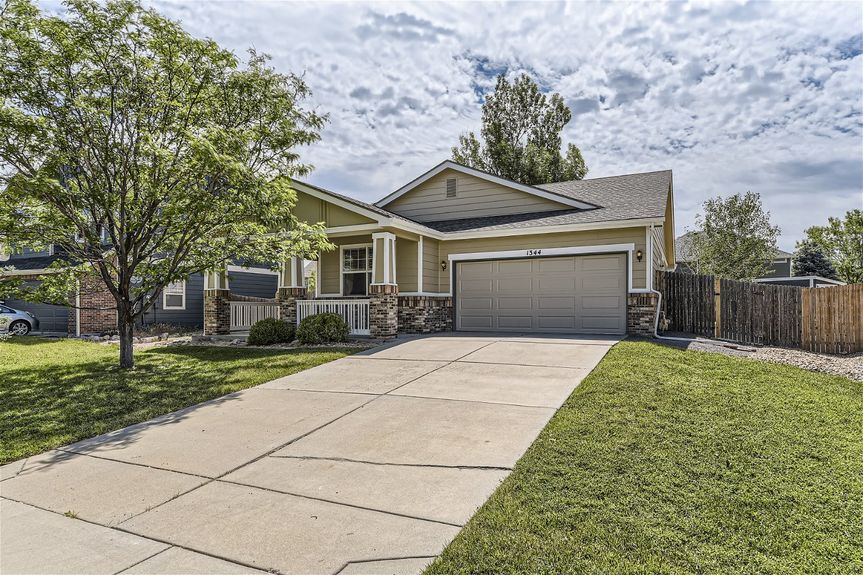 1344 n stratton avenue – Lauryn Dempsey Dempsey Group – 005 – 03 Exterior Front