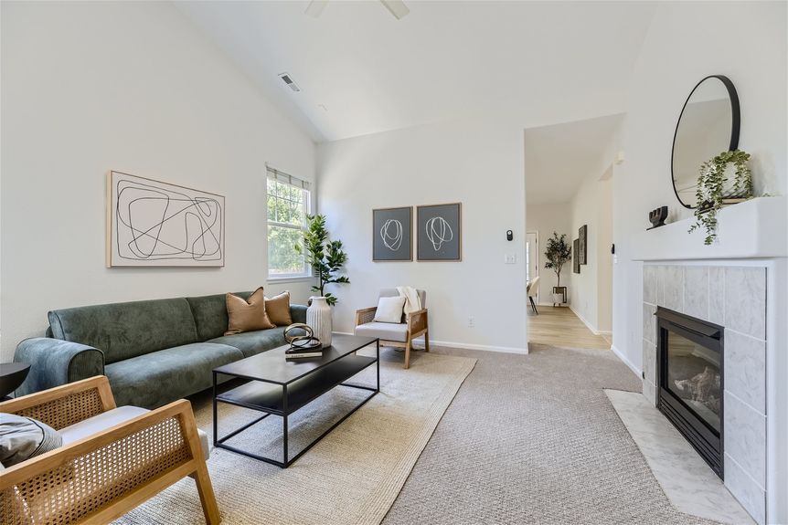 1344 n stratton avenue – Lauryn Dempsey Dempsey Group – 009 – 07 Living Room