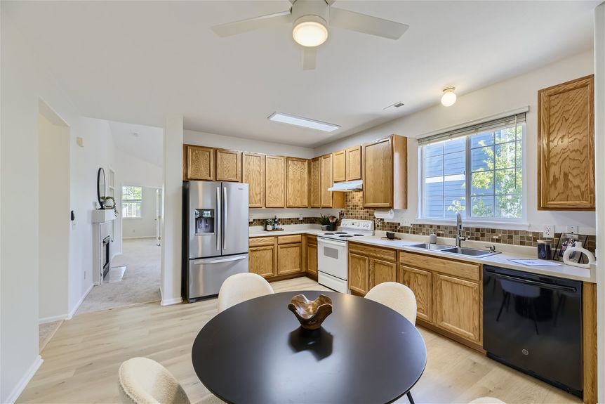 1344 n stratton avenue – Lauryn Dempsey Dempsey Group – 013 – 11 Kitchen