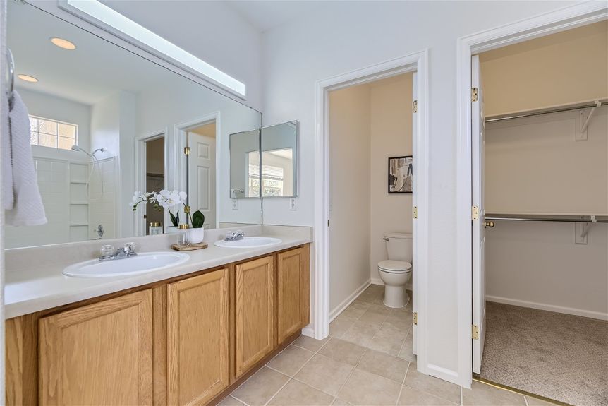 1344 n stratton avenue – Lauryn Dempsey Dempsey Group – 021 – 20 Primary Bathroom