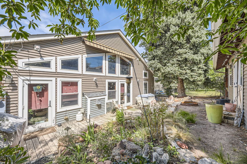 6076 S Sycamore St &#8211; Lauryn Dempsey Dempsey Group &#8211; 007 &#8211; 09 Backyard