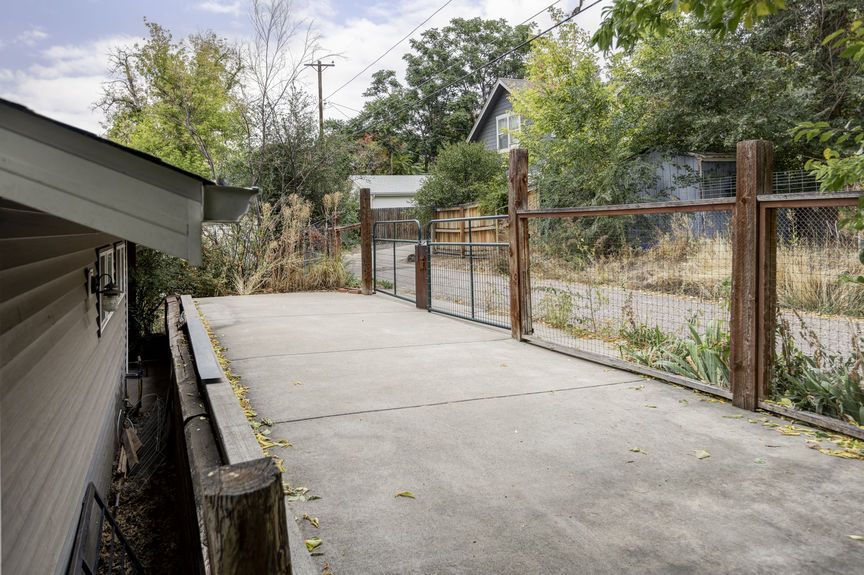 6076 S Sycamore St_Lauryn Dempsey Dempsey Group-24