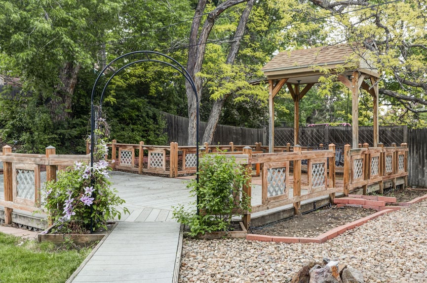 6982 Estes Dr_Web-Lauryn Dempsey Dempsey Group 1 (10)